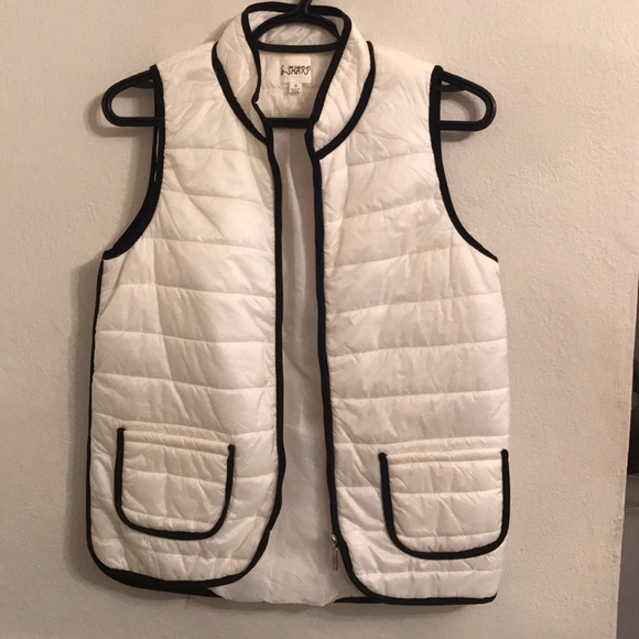 White puffer vest - Picture 1 of 2